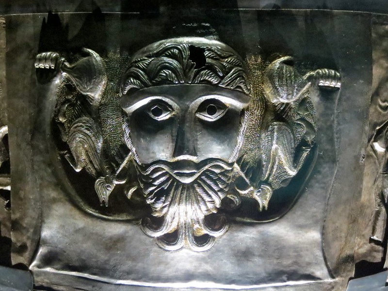 relieve con el cazador de ciervos del Caldero de Gundestrup