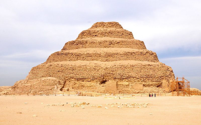 Pirámide escalonada de Zoser en el complejo funerario de Saqqara