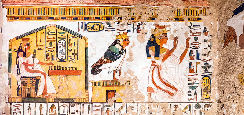 pintura mural de la tumba de Nefertari donde aparece jugando al Senet