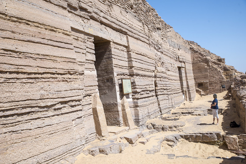 patio de la tumba de Mekhu en Qubbet el-Hawa