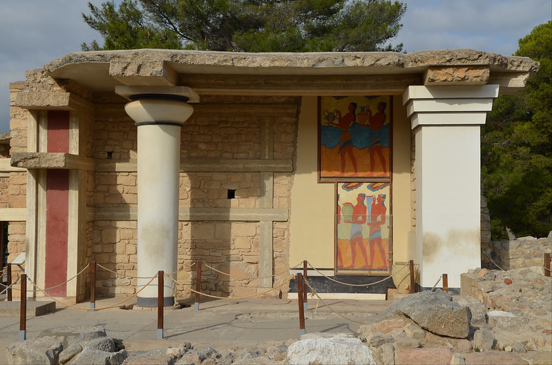 Propylon Sur con el fresco de las Procesiones en el Palacio de Knossos