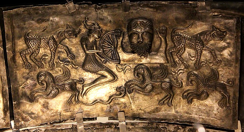 relieve del hombre de la rueda en el Caldero de Gundestrup