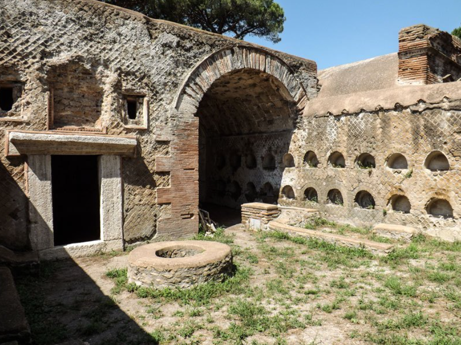 tumba en la necrópolis de Porto en Isola Sacra