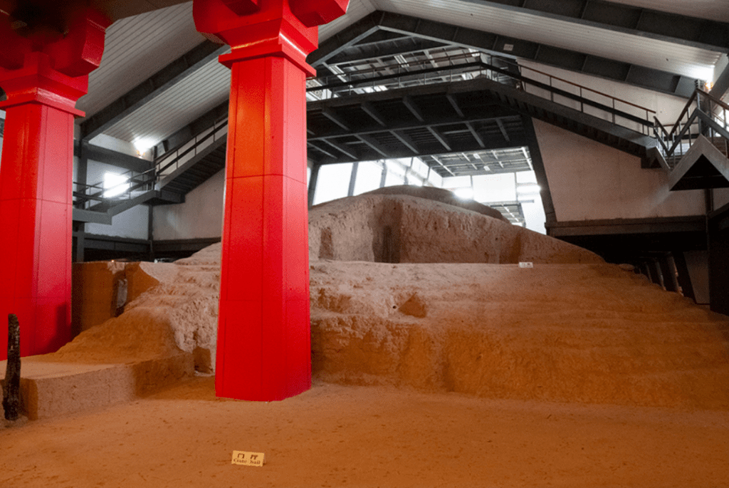 vestigios de la torre de la puerta sur del mausoleo Yangling de Jin de Han