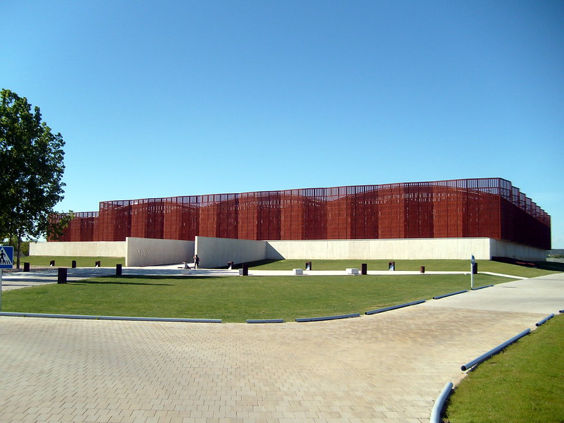 Fachada exterior del edificio que cobija a la villa romana de la Olmeda, Palencia