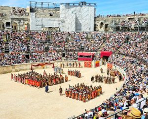 anfiteatro romano de Nîmes donde se celebra uno de los principales Festivales romanos 2026