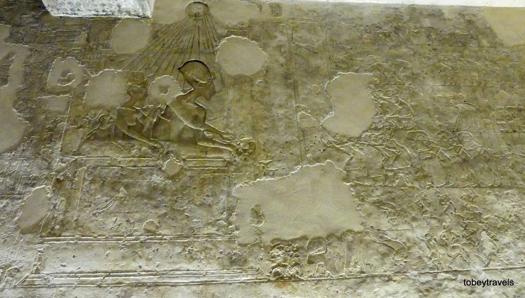 relieve de la Ventana de las Apariciones con Akenatón. Tumba de Ay, Amarna