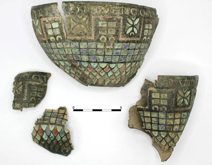 fragmentos de la Copa Berlanga, souvenir del Muro de Adriano