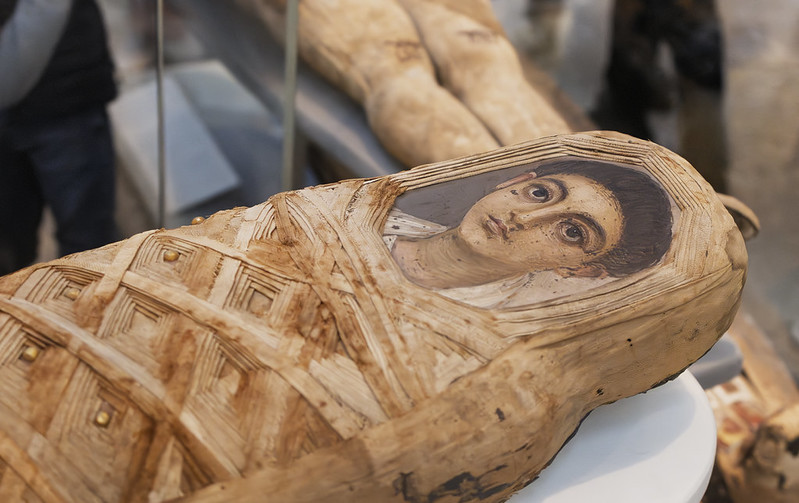 momia de adolescente con retrato pintado procedente de Hawara. British Museum