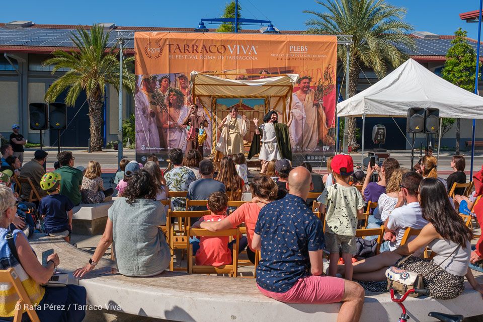 espectáculo teatral con títeres a cargo de Genovesa Narratives teatrals en Tarraco Viva 2025