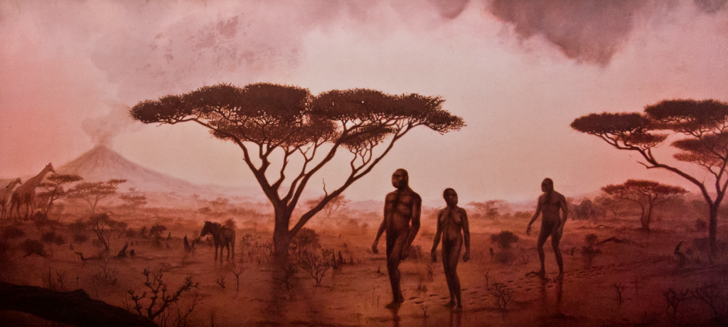 representación con huellas de homínidos en el Museo de Olduvai