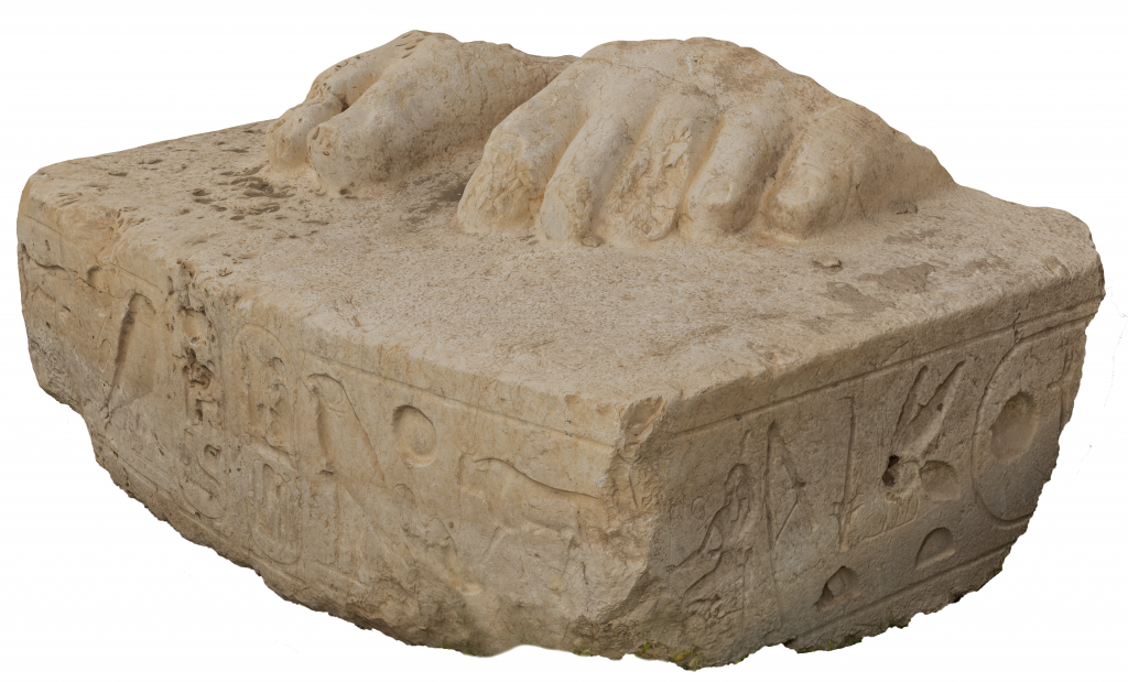 Pies de una estatua colosal hallada en Pi-Ramsés