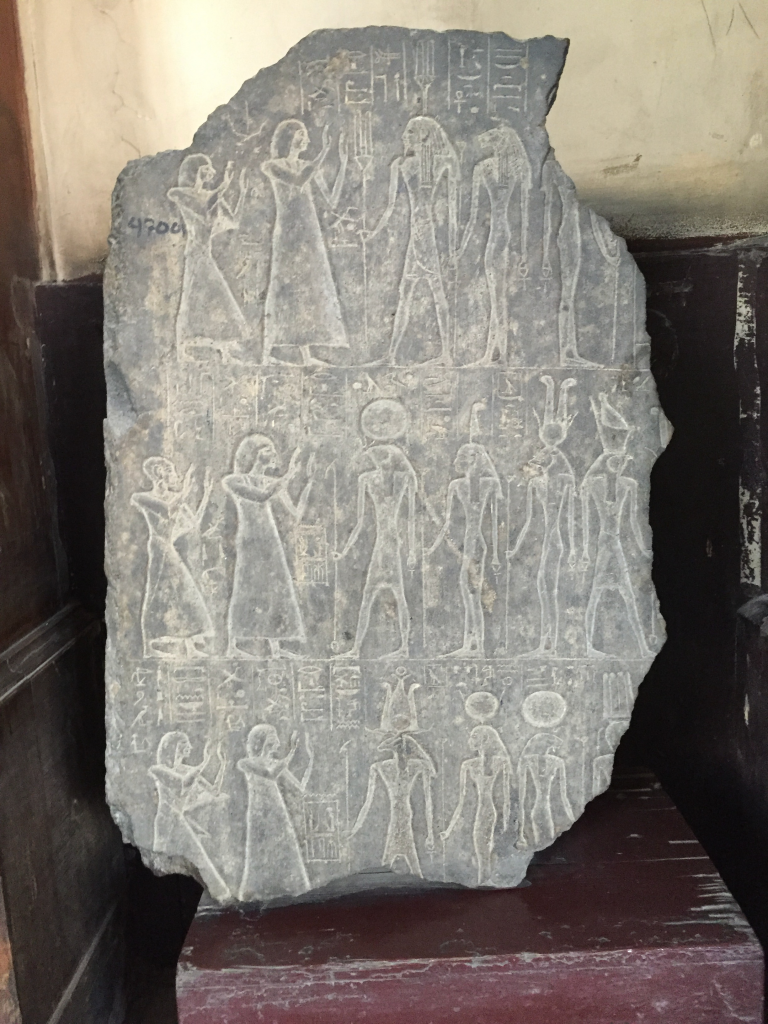 Estela con el nombre de Parahotep en Pi-Ramsés
