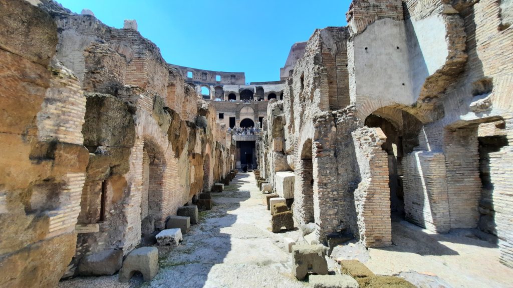 Área subterránea del Coliseo de Roma