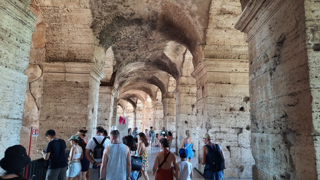 Galería interior del Coliseo de Roma