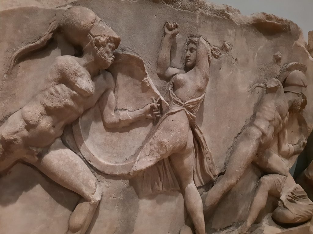 Friso de las Amazonas procedente del Mausoleo de Halicarnaso. Museo Británico