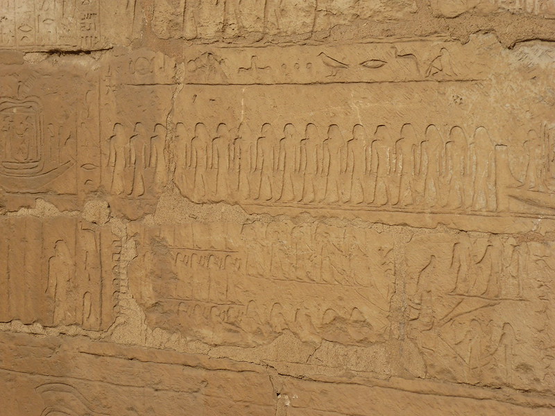Relieve en el interior de la tumba de Sheshonq III en Tanis