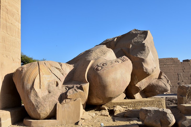 restos del coloso de Ramsés II en el Ramesseum