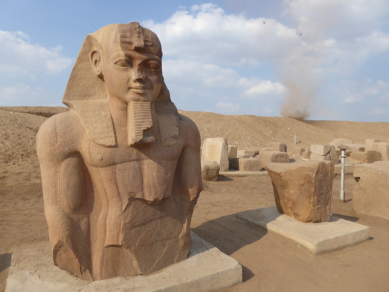 monumental estatua de Ramsés II en Tanis