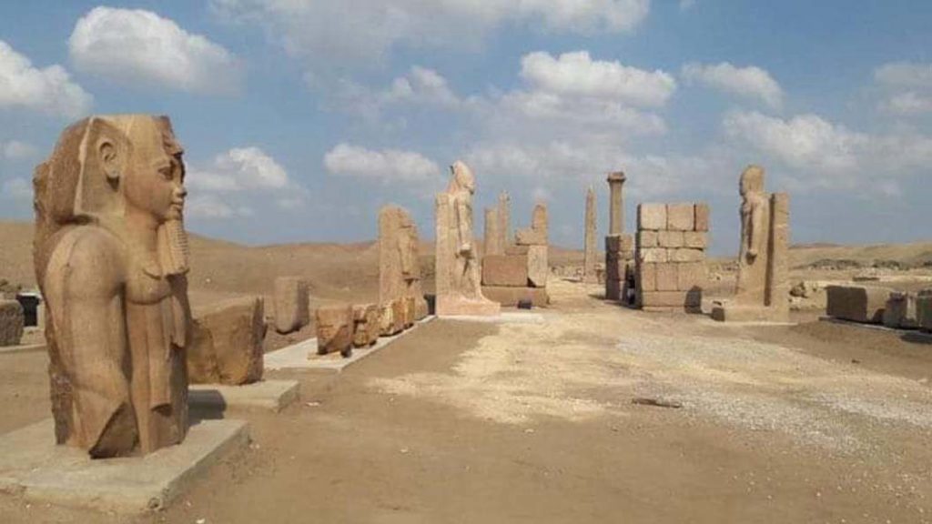 esculturas y obeliscos de Tanis