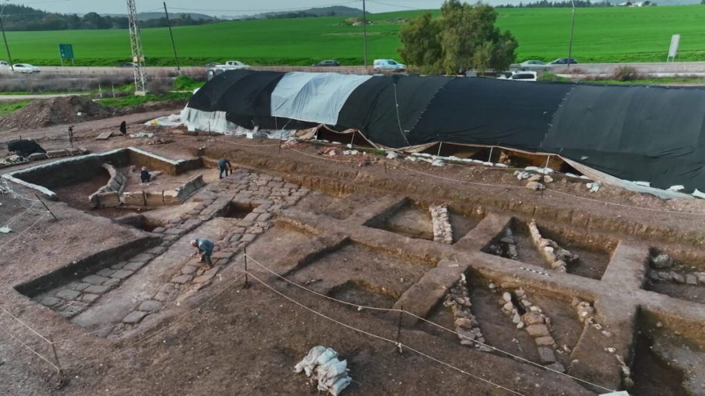 Vestigios del campamento romano de la Legio VI Ferrate en Megiddo