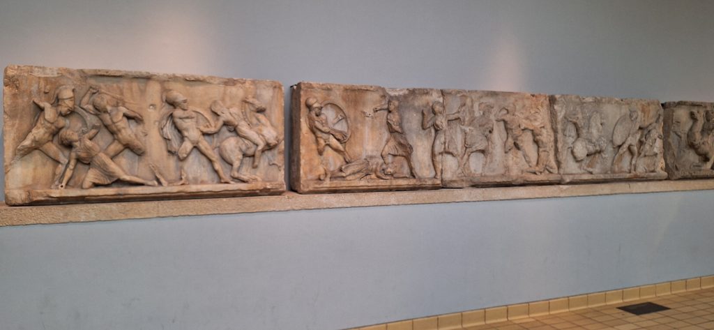 Amazonomaquia del Mausoleo de Halicarnaso en el Museo Británico