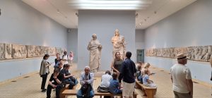 esculturas y frisos del Mausoleo de Halicarnaso en el Museo Británico de Londres