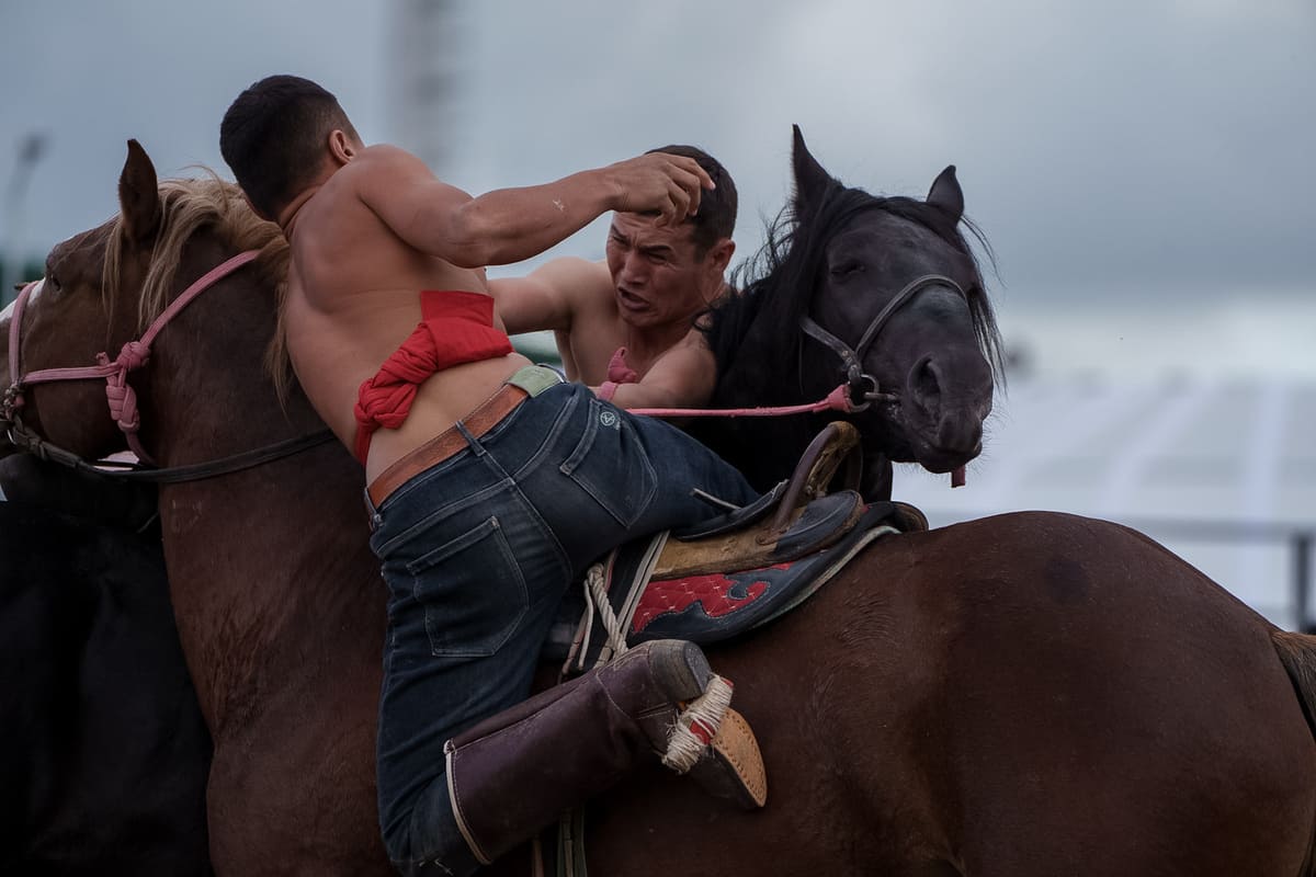 luchadores a caballo en el juego Er Enish