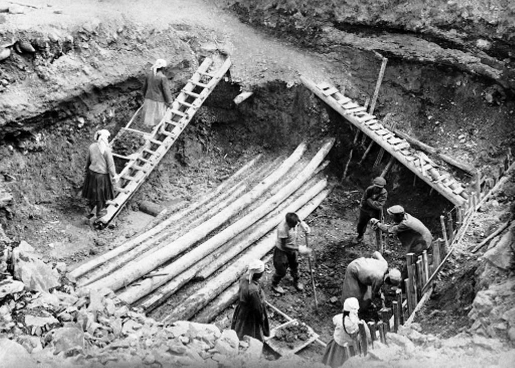 Excavaciones arqueológicas de los grandes kurganes de Pazyryk dirigidas por Serguéi Rudenko entre 1947 y 1949.